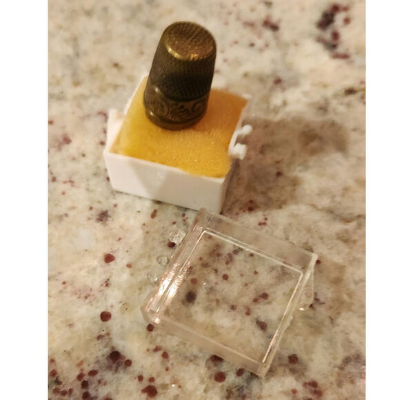 Vintage Metal Thimble - Picture 5 of 5